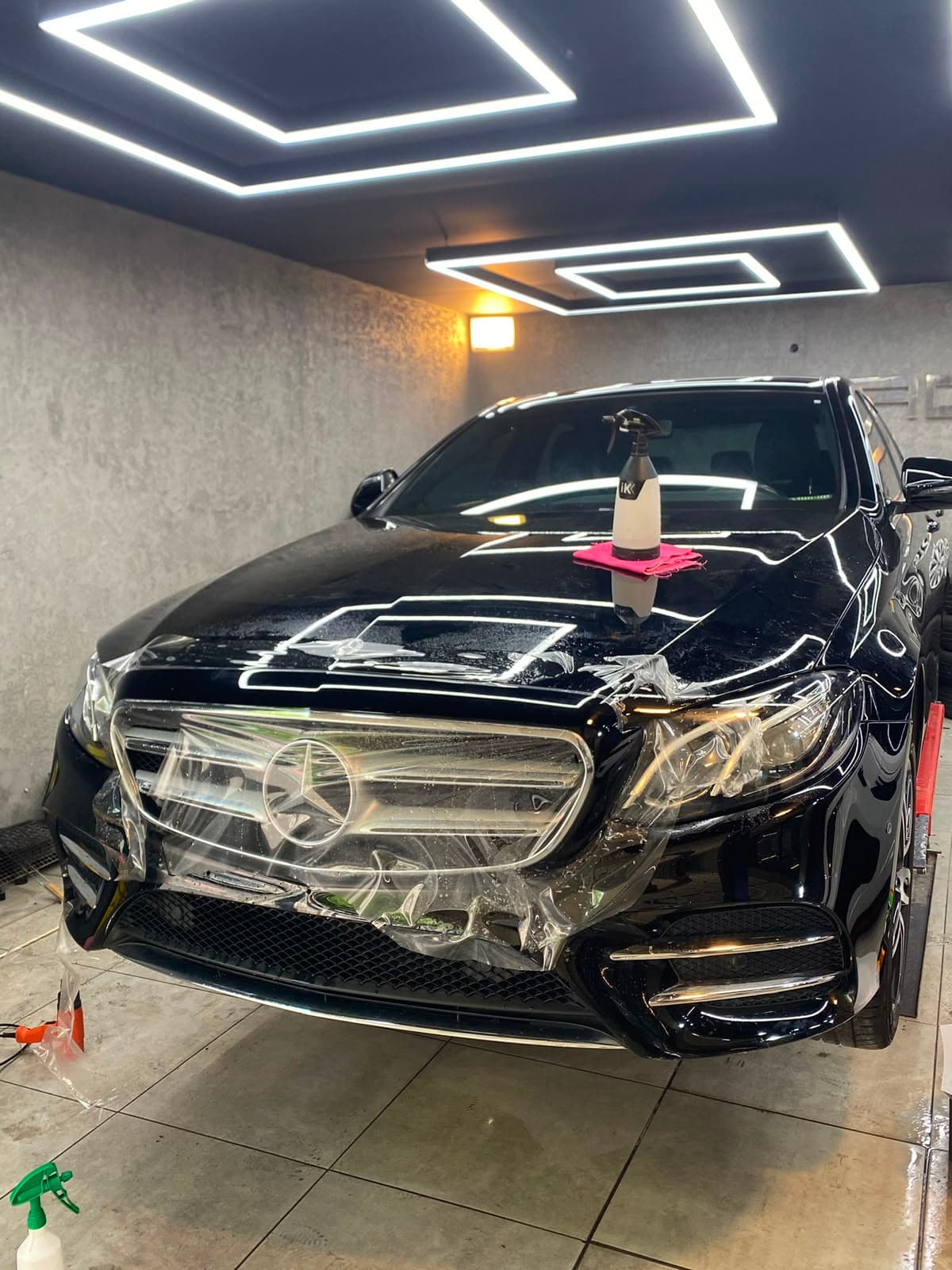 Mercedes-Benz E-Class W213 ön tampon ve far grubu şeffaf PPF montajı