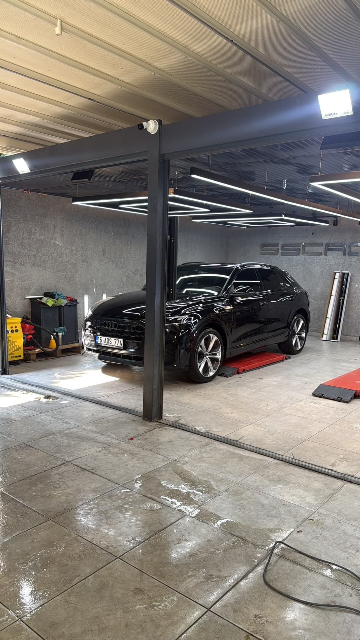 Audi Q8 Black Edition komple şeffaf parlak PPF zırh kaplaması